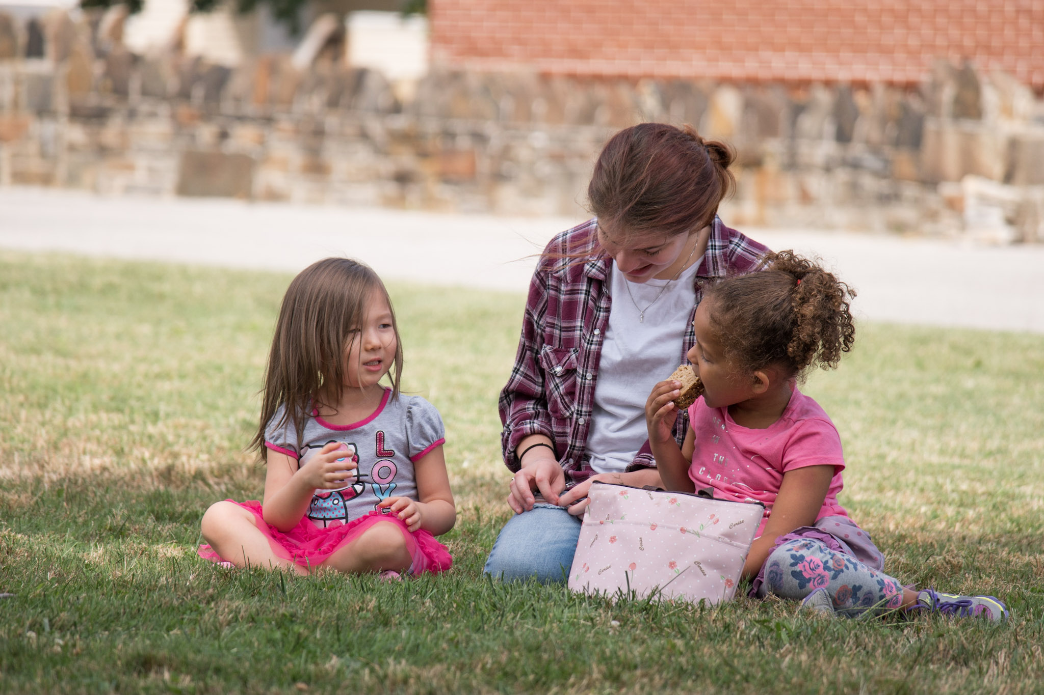 Older and younger students eating lunch together